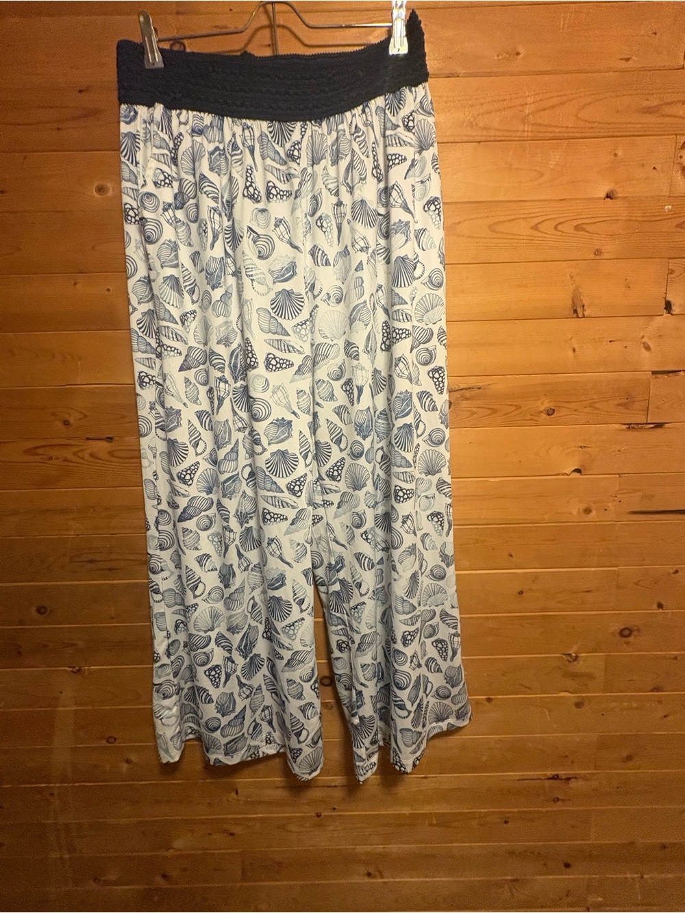 Women's Wide Leg Shell-Print Pants in Navy and White